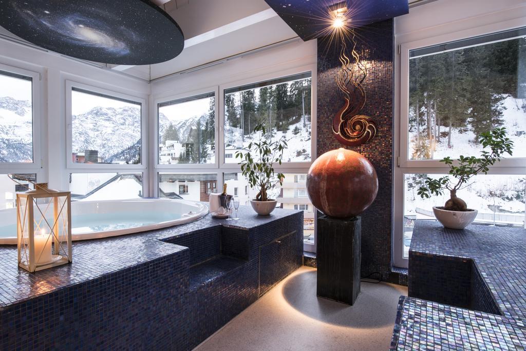 Posthotel Holiday Villa Arosa Buitenkant foto