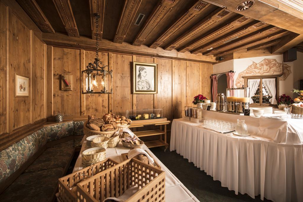 Posthotel Holiday Villa Arosa Buitenkant foto