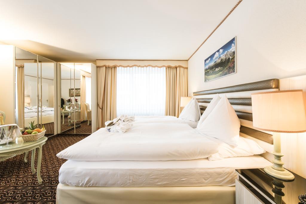 Posthotel Holiday Villa Arosa Buitenkant foto