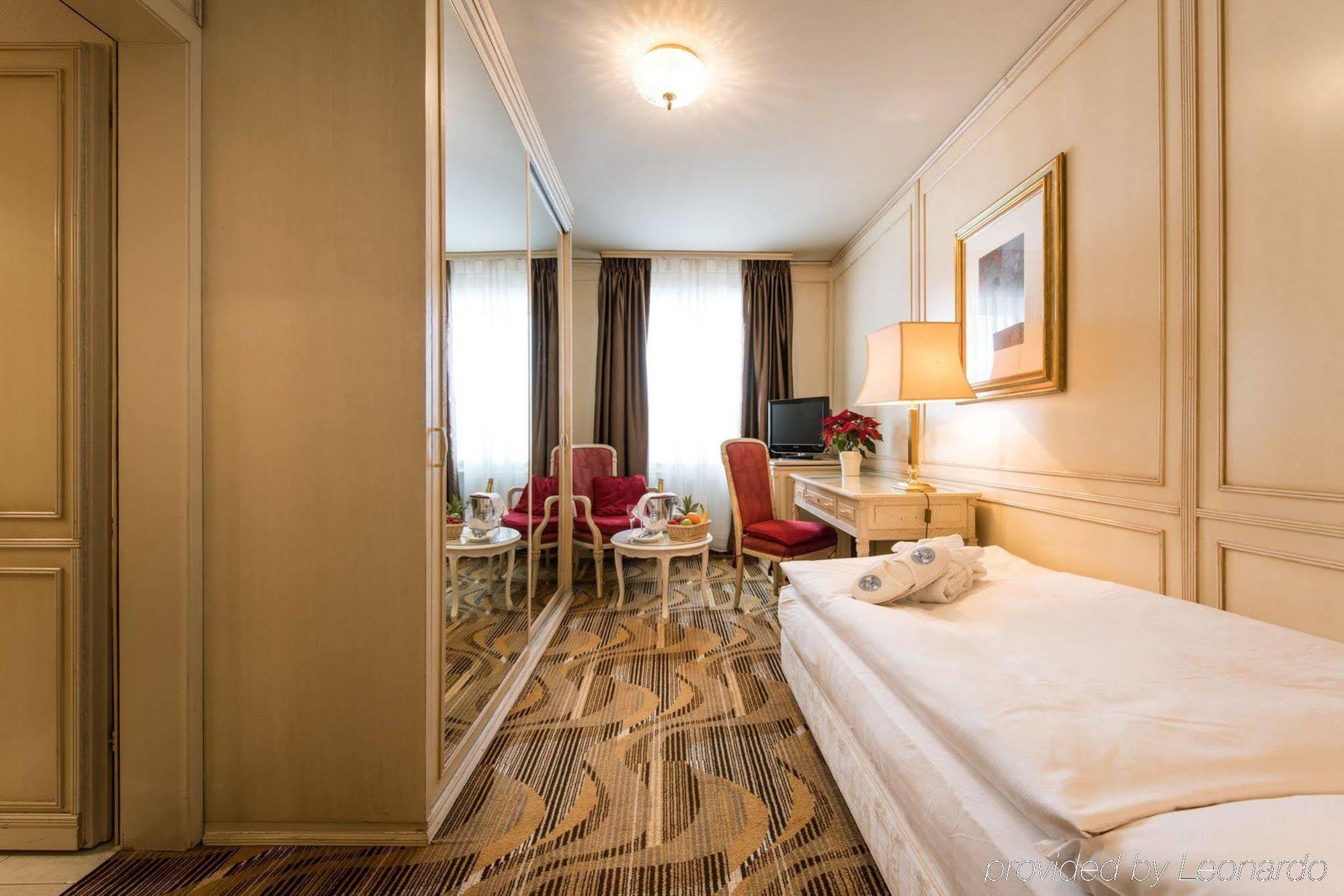 Posthotel Holiday Villa Arosa Buitenkant foto